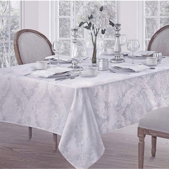Elegant lavender Damask Tablecloth - Picture 2 of 2
